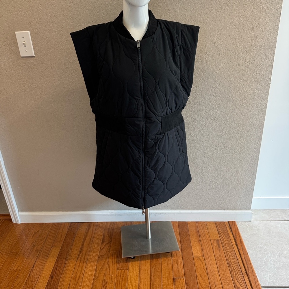 Marcus Adler New York Women's Black Quilted Vest women’s‎ size L/XL